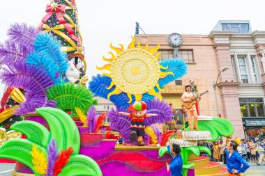 Osaka, Japonya - 21 Kasım 2016: Yeni festivale, yeniden doğmuş Parade, celeb