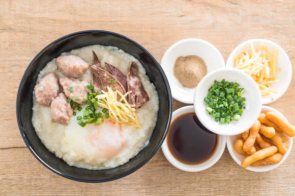 domuz eti ve yumurta ile pirinç lapası