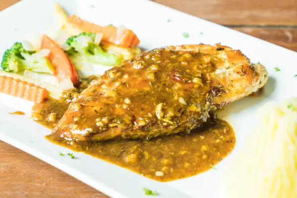 tavuk biftek patates püresi ile