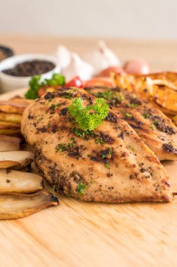 Sebzeli ızgara tavuk biftek 