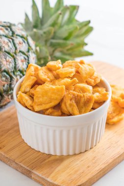 kurutulmuş ananas gevrek cipsi