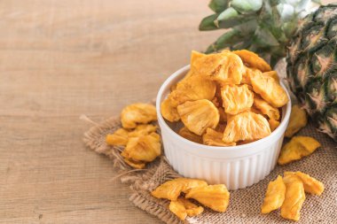 kurutulmuş ananas gevrek cipsi