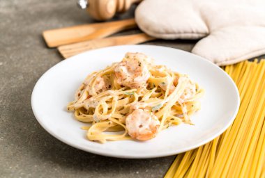 karides ile Fettuccini makarna