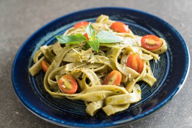 ıspanak fettuccine domates ile