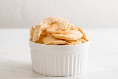 Kurutulmuş elma cips