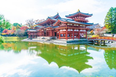 Güzel mimari Byodo içinde Kyoto tapınakta.