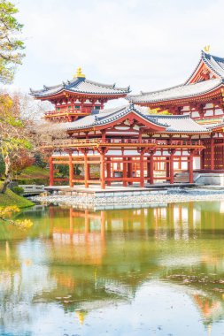 Güzel mimari Byodo içinde Kyoto tapınakta.