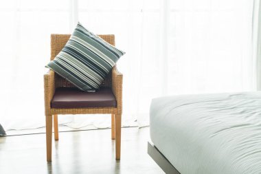 Kanepe oturma Interio dekorasyonda güzel lüks yastık