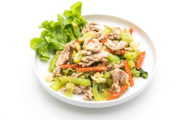 Tavada kızartılmış Shanghai Noodle domuz eti ile