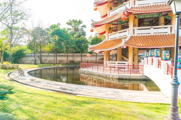 Hermosa arquitectura en el museo del dragón en Suphanburi — Foto de Stock