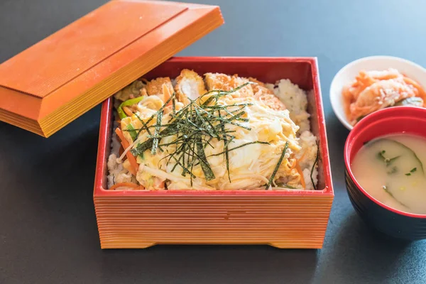 Kızarmış pirzola domuz (katsudon)  