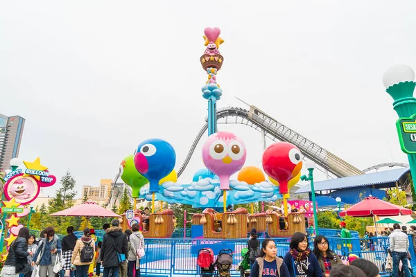 Osaka, Japón - NOV 21 2016: Las atracciones del parque temático basado en — Foto de Stock