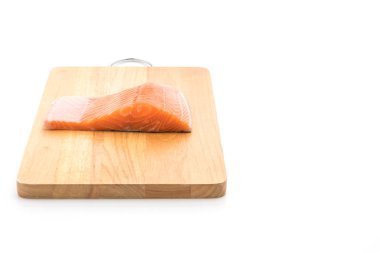 ahşap tahta üzerinde taze somon