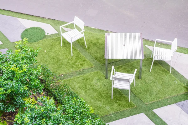 Pusty odkryte patio krzesła — Zdjęcie stockowe