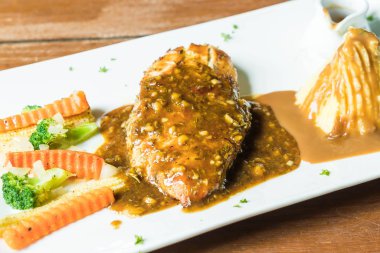 tavuk biftek patates püresi ile