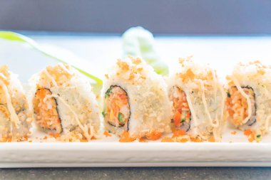 suşi roll maki tempura