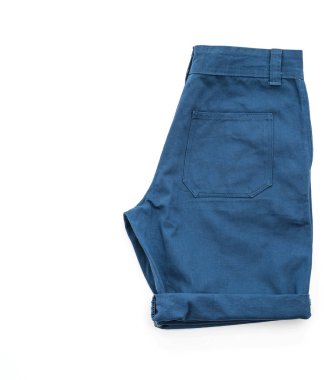 beyaz üzerine kısa pantolon