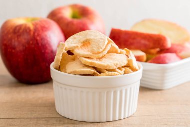 Kurutulmuş elma cips