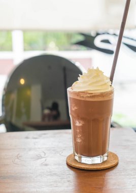 Kremalı çikolatalı milkshake.