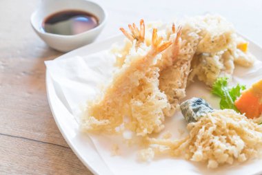 kızarmış karides (tempura)