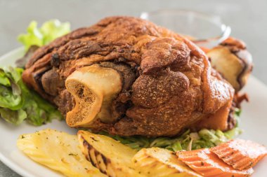 Gevrek domuz knuckle veya Alman domuz Hocks