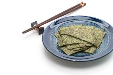 beyaz üzerine kurutulmuş yosun