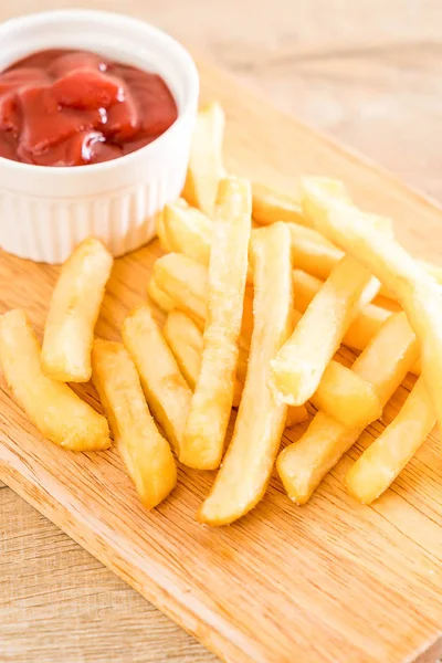 Papas fritas con salsa de tomate —  Fotos de Stock