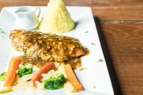 Chicken steak with mashed potato — Stock Photo, Image