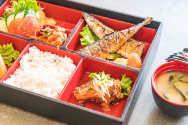 ızgara saba bento