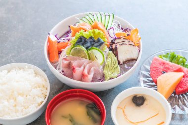 Karışık sashimi seti