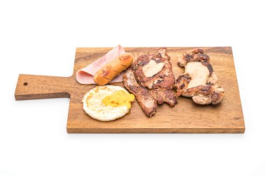 ahşap plaka üzerinde ızgara biftek mix