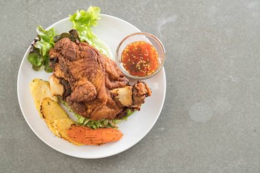 Gevrek domuz knuckle veya Alman domuz Hocks