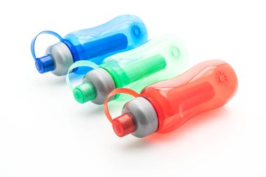 renkli plastik su şişesi veya kantin