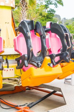 Renkli lunapark treni koltuk eğlence parkı 