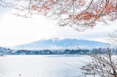 Dağ Fuji San ile bulutlu 