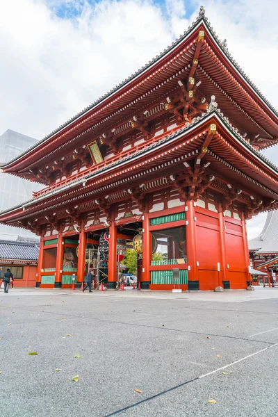 Hermosa arquitectura en el Templo Sensoji alrededor del área de Asakusa en — Foto de Stock