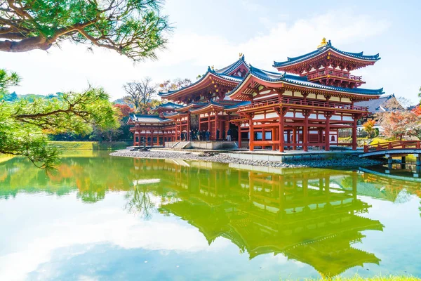 Byodo-a templom gyönyörű építészeti Kyoto. — Stock Fotó