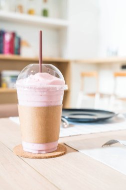 Berry yoğurt smoothie mix