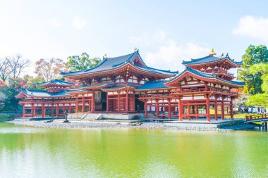 Güzel mimari Byodo içinde Kyoto tapınakta.