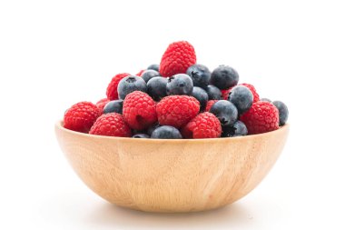 taze yaban mersini ve rasberry beyaz