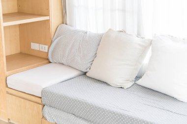 kanepe iç dekorasyon güzel yastık 