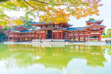 Güzel mimari Byodo içinde Kyoto tapınakta.