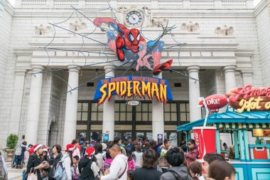 Osaka, Japonya - 21 Kasım 2016: Örümcek adam binmek, evrensel dünya o