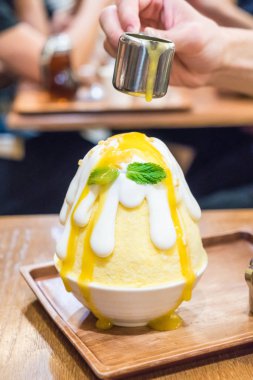 buz tıraş (mango bingsu mango soslu) 