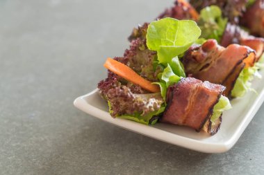 pastırma ile salata rulo