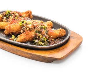 Kızarmış Balık sopa baharatlı sos ile