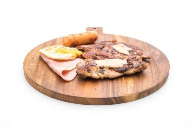 ahşap plaka üzerinde ızgara biftek mix