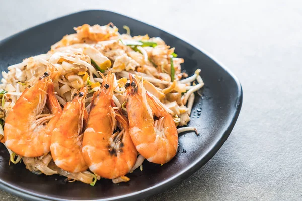 Nouilles frites thaïlandaises "Pad Thai" aux crevettes — Photo