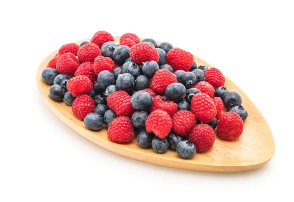 Świeżych jagód i rasberry na białym — Zdjęcie stockowe