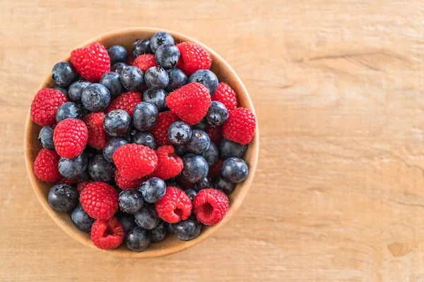 taze yaban mersini ve rasberry 